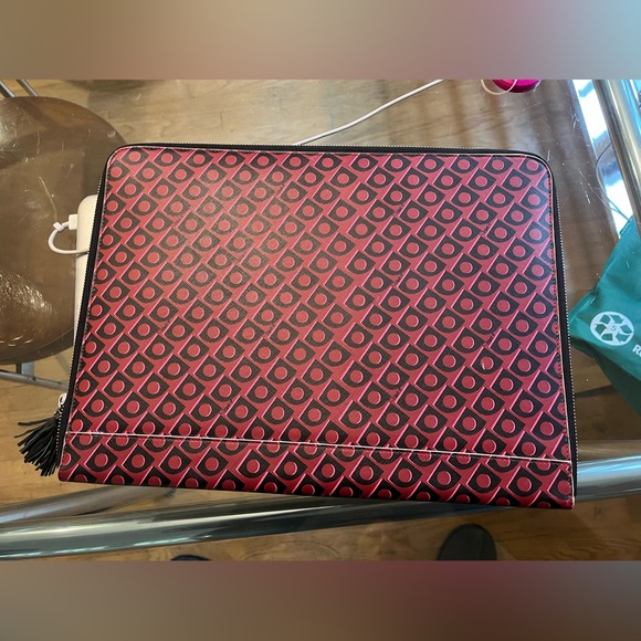 New DIANE von Furstenberg computer laptop holder Zip case - Picture 1 of 3